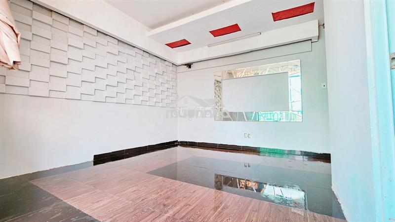 Phòng đẹp 25m2, ban công lớn, sẵn máy lạnh, bếp, mặt tiền chu văn an !