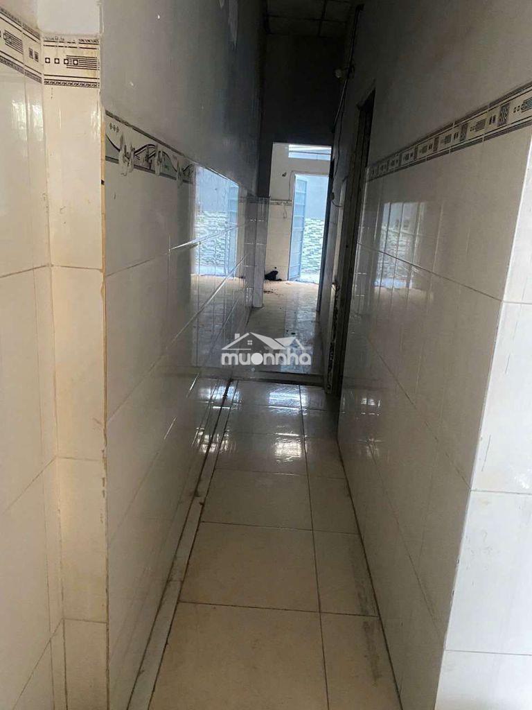 Cho thuê nhà đang sơn mới xe hơi ngủ trong sân tân chánh hiệp q12 - 3