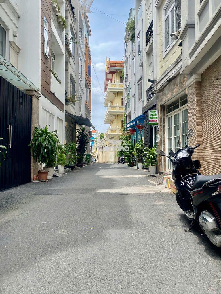 Nhà 3 phòng ngủ - q1 -10tr/tháng