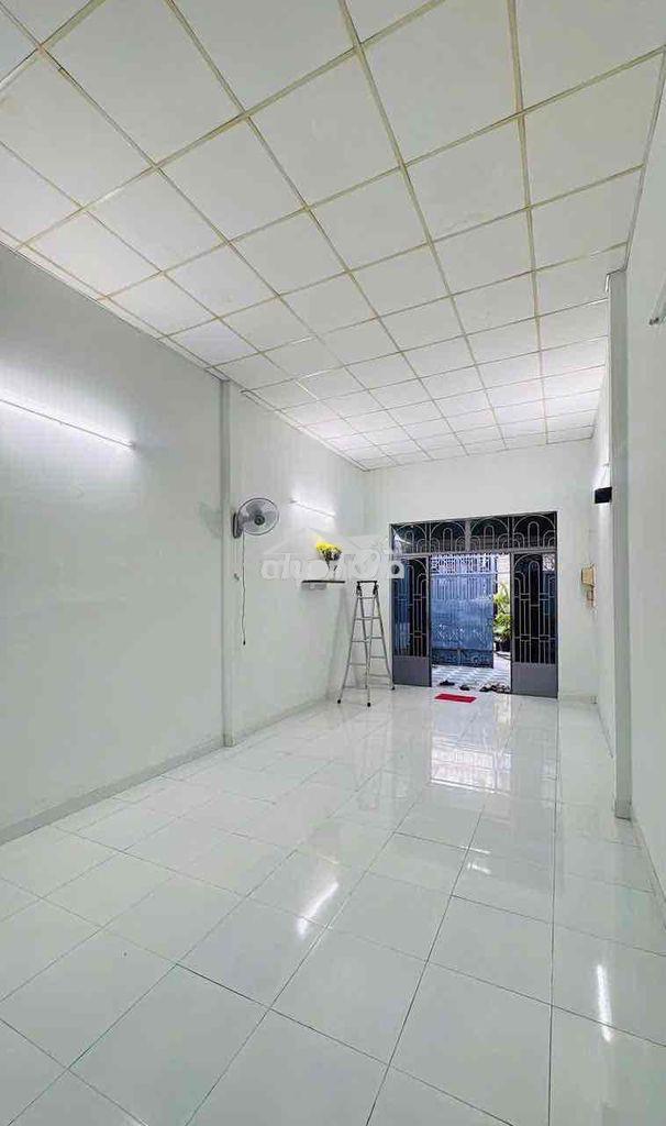 Chính chủ cho thuê nguyên căn đường đô đốc long 4.1x18.5m trống suốt