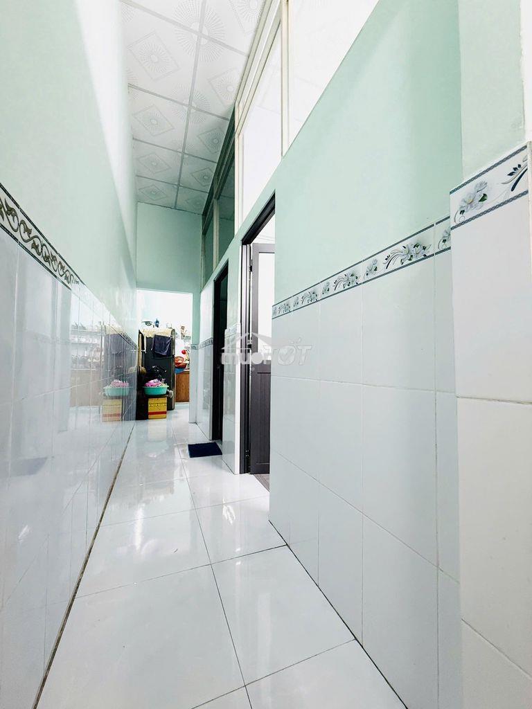 Chỉ 2,4 tỷ, nhà shr, 50m2, gần chợ xuân thới thượng, không quy hoạch. - 3