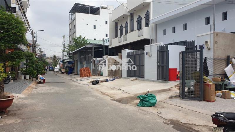 Nhà mới dt 5x27, mặt tiền tiền lân 18 nhựa 8m thông, gần chợ bà điểm