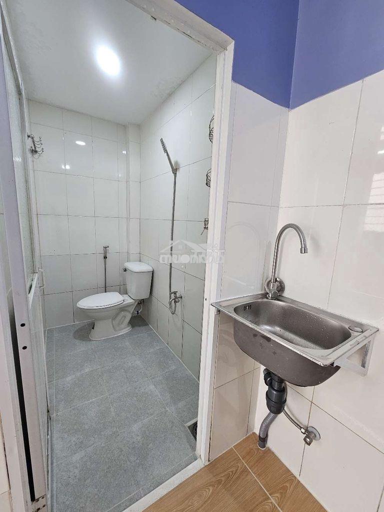 Nhà ở 2 tầng 25m2,có ban công,khóa vân tay,2.500k,ngay chợ thạnh xuân - 4