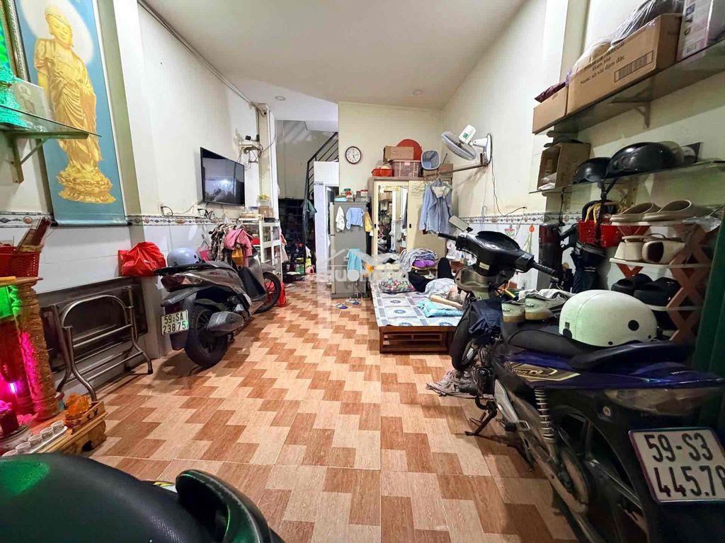 🔥🔥Gấp bán hạ 600tr còn 4,2tỷ tl 🏡 sau lưng căn mặt tiền - ô tô đỗ cổ - 4