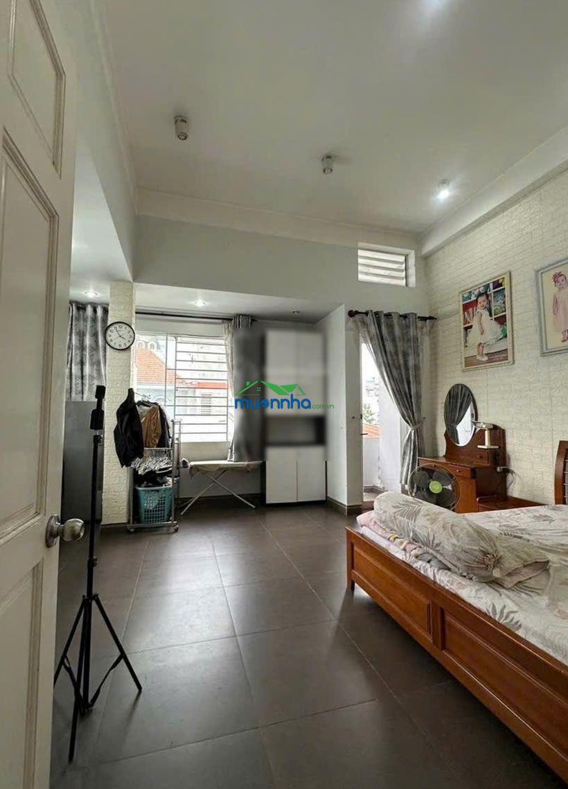 Chính chủ cần bán gấp đường nguyễn văn quá q12 dt: 6.7 x 12.5 trệt lầu sân thượng nhà còn mới đẹp
