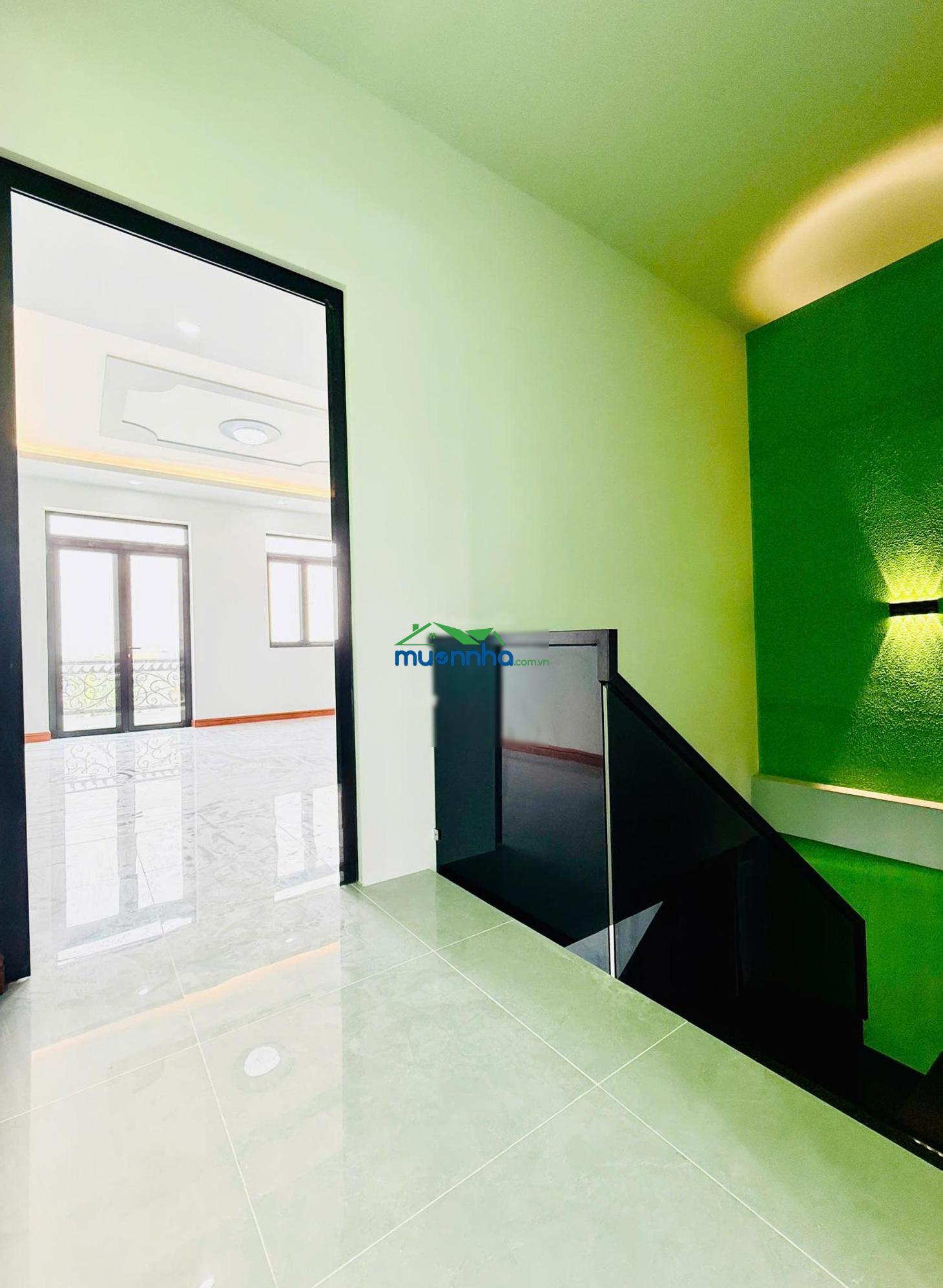 Bán nhà mới 3 tầng 100m2 hoàn công, ngang 5m, ô tô vào nhà, gần chợ gấu, giáp quận 12 - 4
