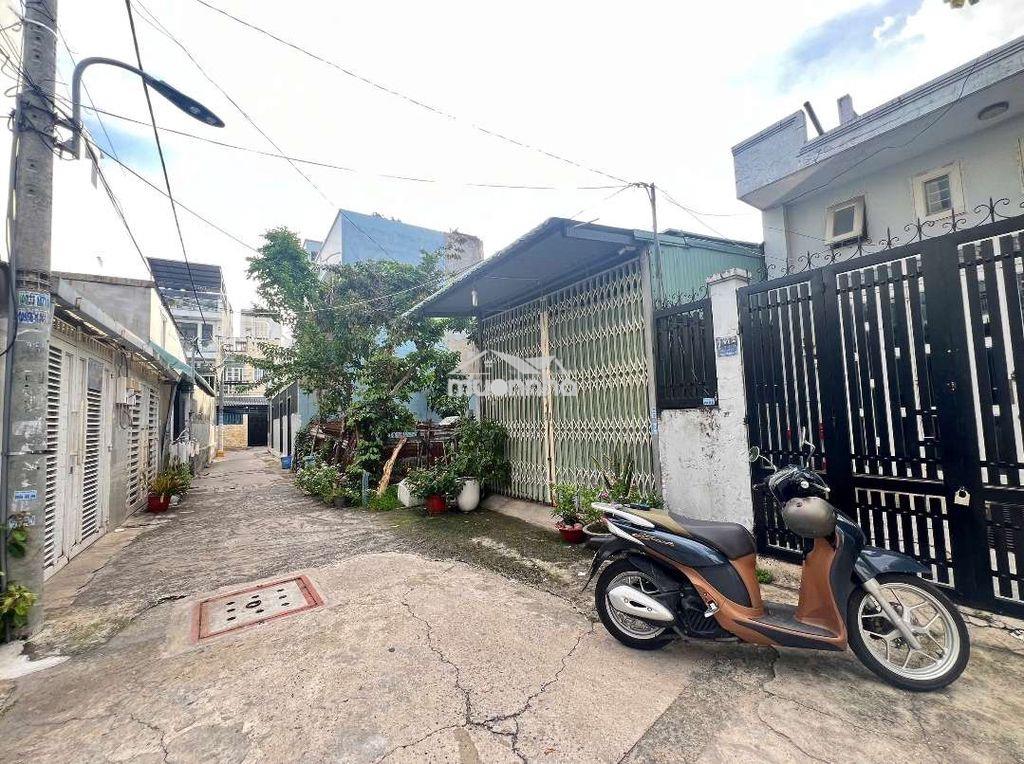 Nhà đường oto, dt:4,5x18m, có phòng ngủ dưới. - 2