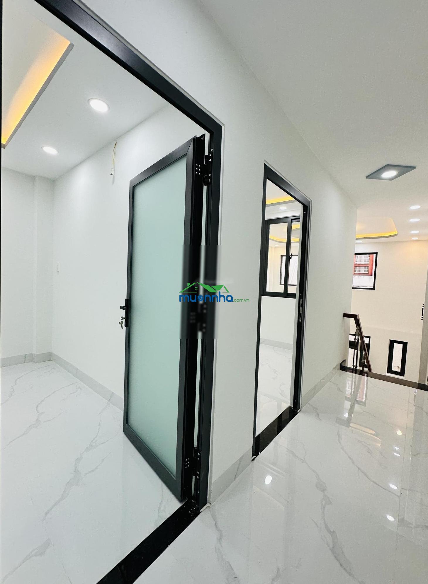 Nhà mới xây luỹ bán bích - hẻm lớn - 4,4x11,5m - 3 phòng ngủ - có pn dưới trệt cho người già - 3