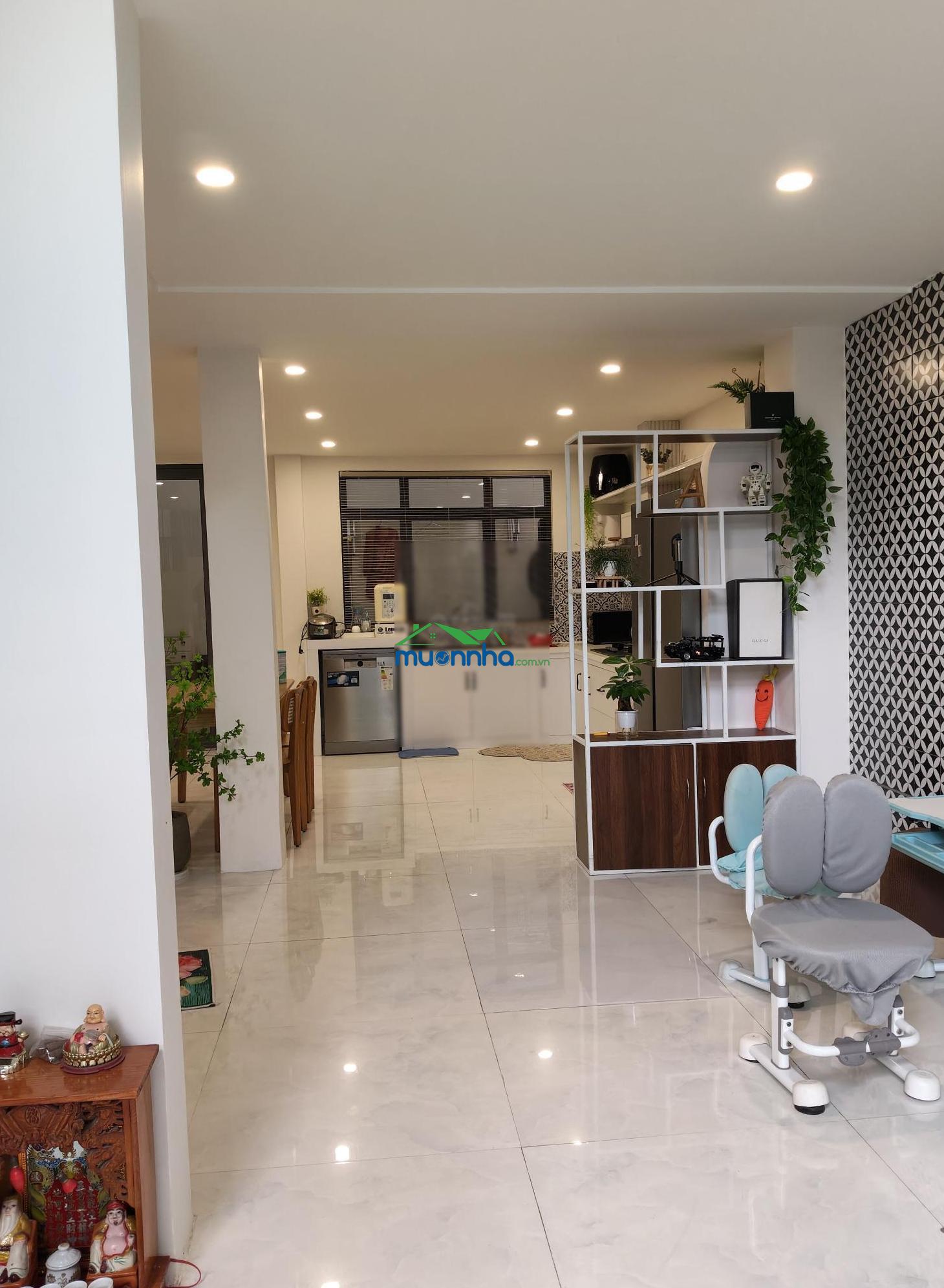 Nhà đẹp hẻm xe hơi vf3, thông số đẹp 119m2, ngang 7m dài 17m, rộng thoáng mát, có sân trước rộng