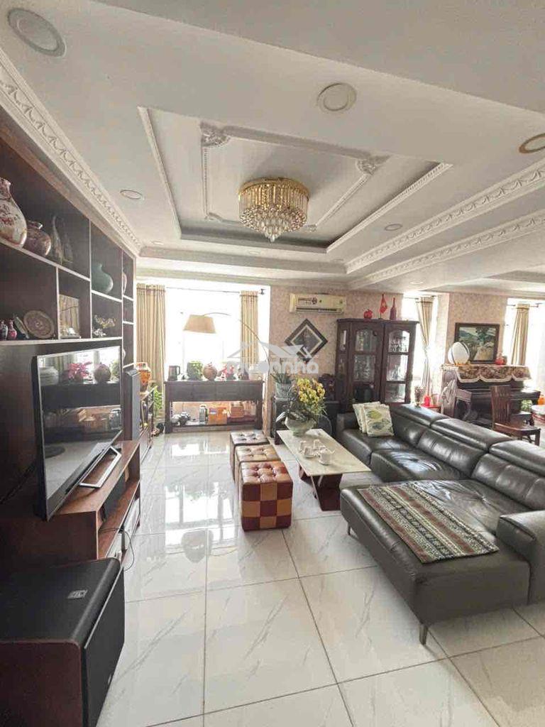 Bán penthouse duplex sky garden 3 - dt 250m2 - trệt + lầu + st