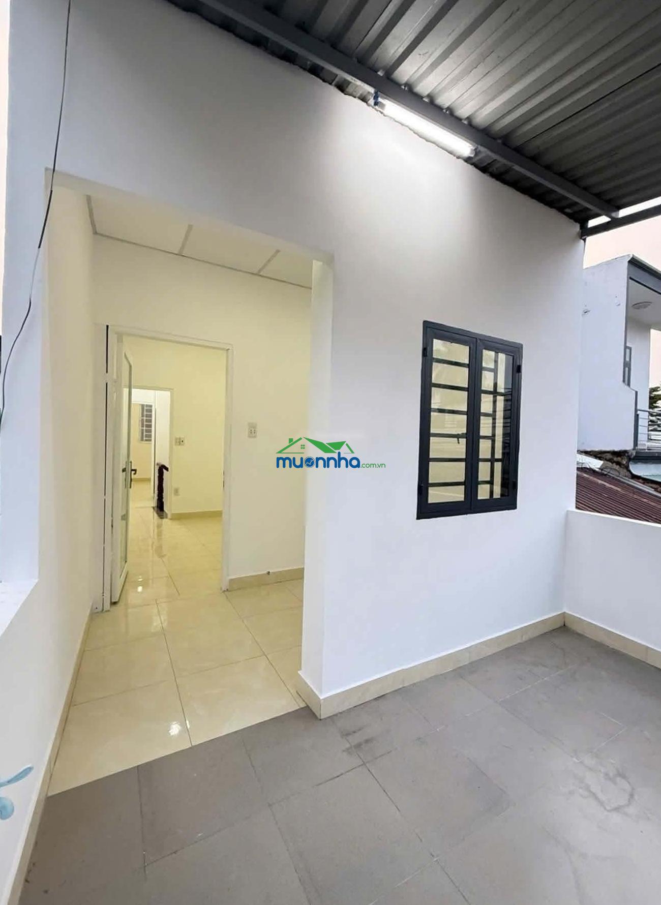 Nhà đẹp đối diện vincom lê văn việt chỉ nhỉnh 4 tỷ - 4