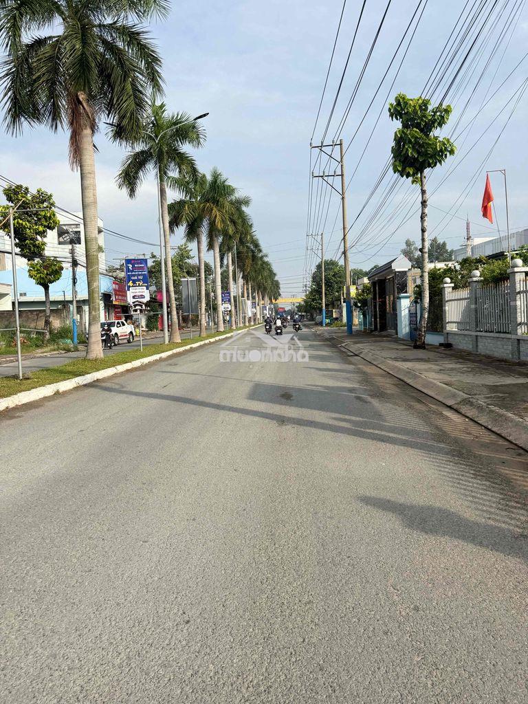 Cho thuê nhà 130m mặt tiền lớn dĩ an