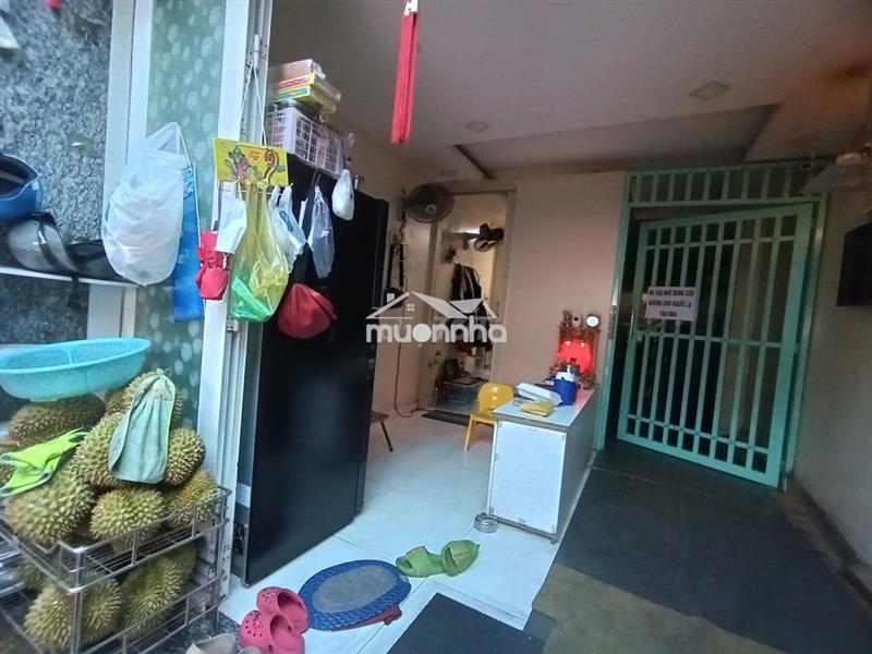 1 phòng ngủ + mặt băng , mặt tiền đoàn văn bơ, (q.4) giá 5 triệu 500.
