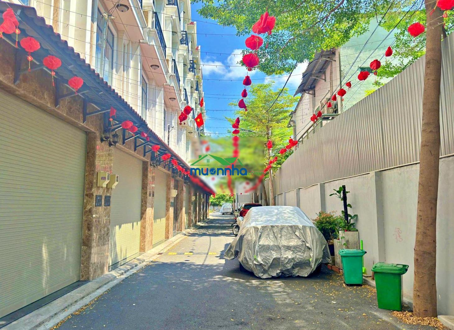 Giảm 600tr - nhà 4 tầng xây mới sát sông sài gòn - cạnh vạn phúc city - đường thông ô tô né nhau