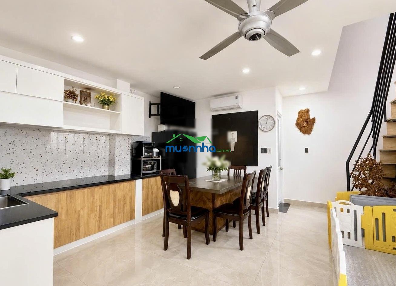Bán nhà ngã 5 chuồng chó - diện tích lớn giá rẻ