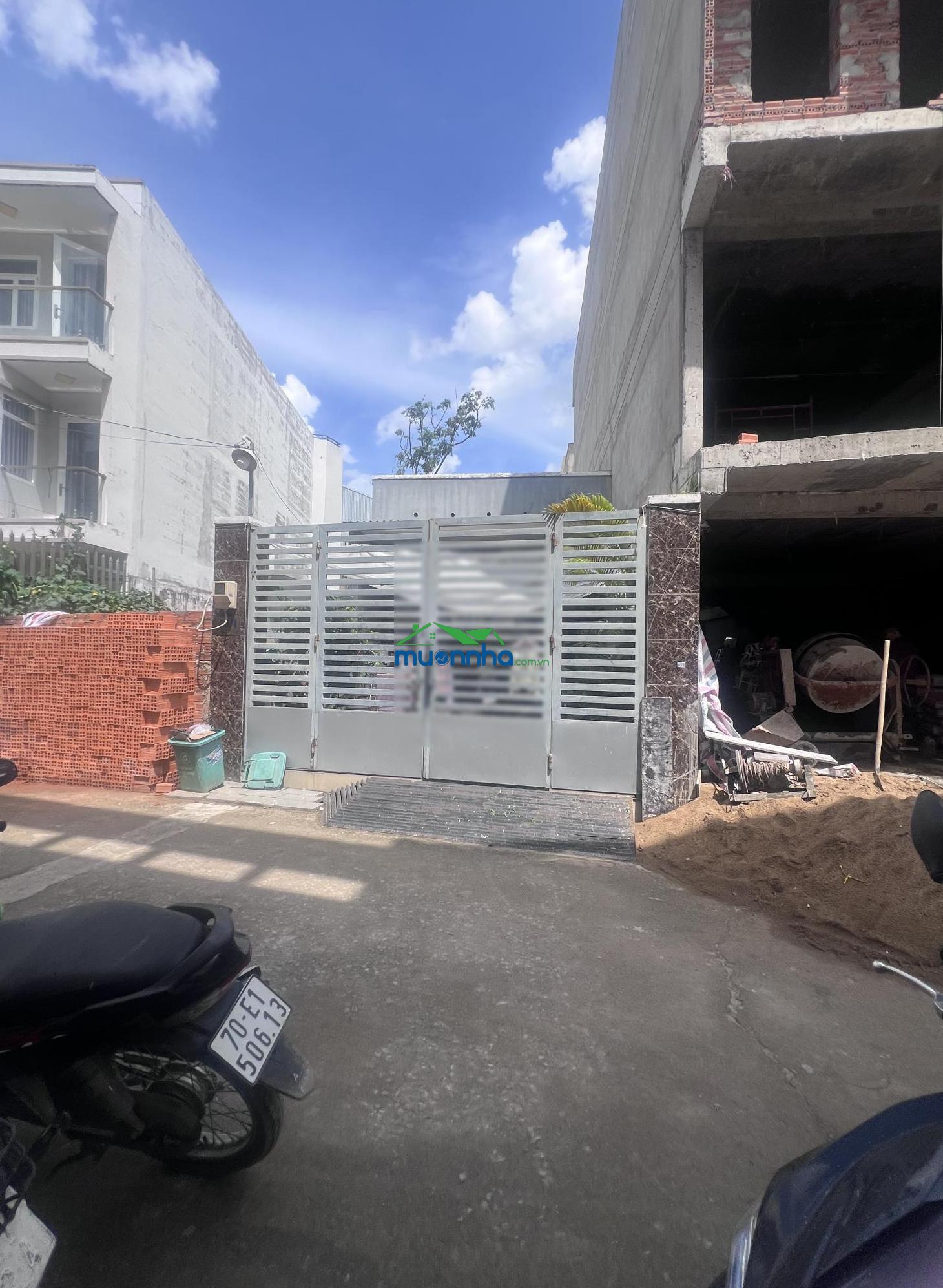 Nhà quận 2, ngang 5, đường xe hơi, giá tốt