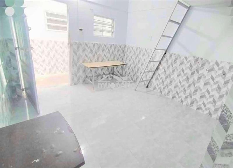 Phòng tầng trệt có máy lạnh
