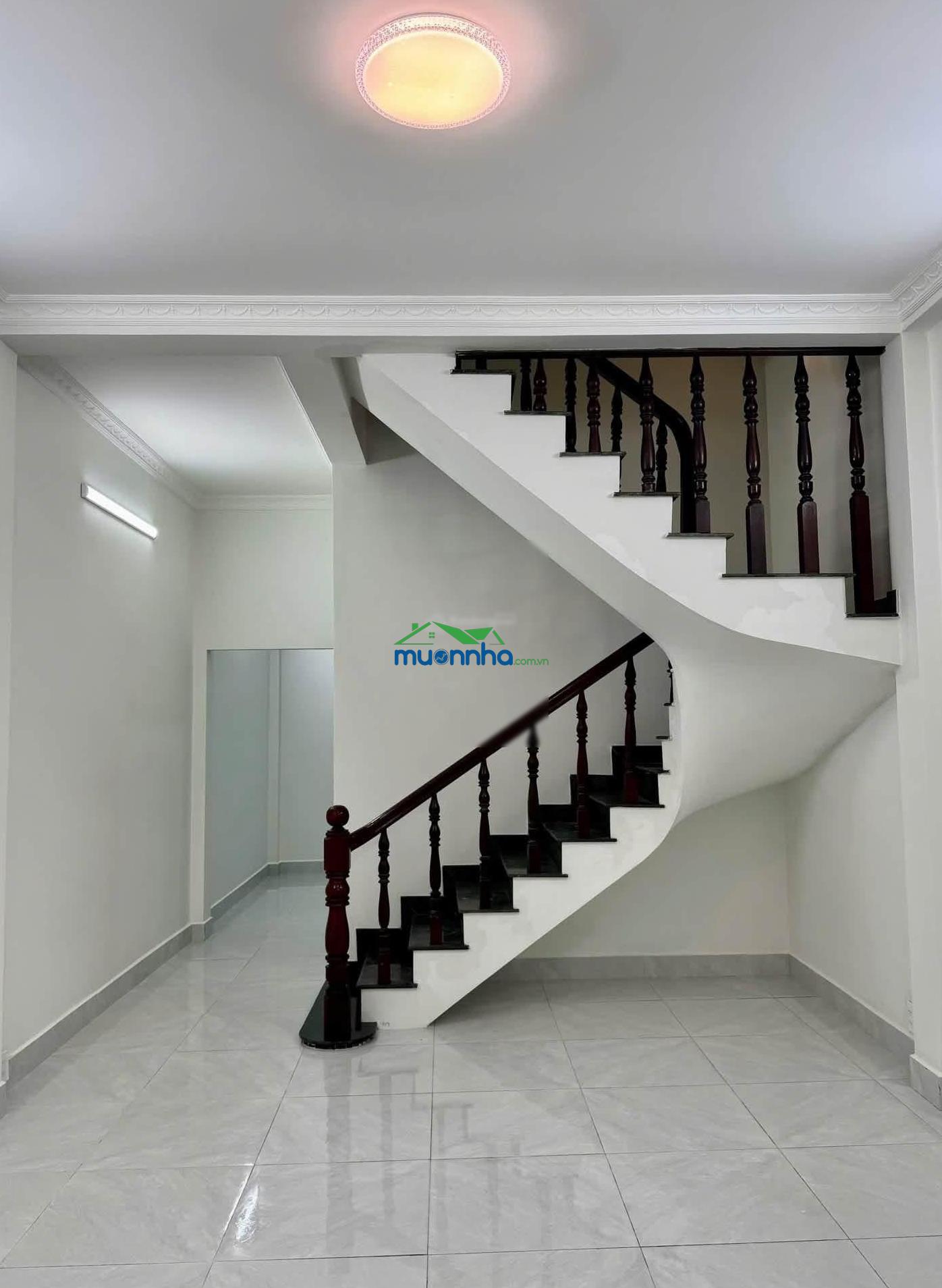Nhà lầu. sạch đẹp cao ráo. phạm văn đồng. linh tây. gần chợ thủ đức. đại học cảnh sát. thủ đức - 3