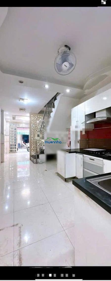 Mua bán nhà quận 4, 3 tầng, view góc 3 mặt tiền, đường số xe hơi, ngay tân vĩnh !