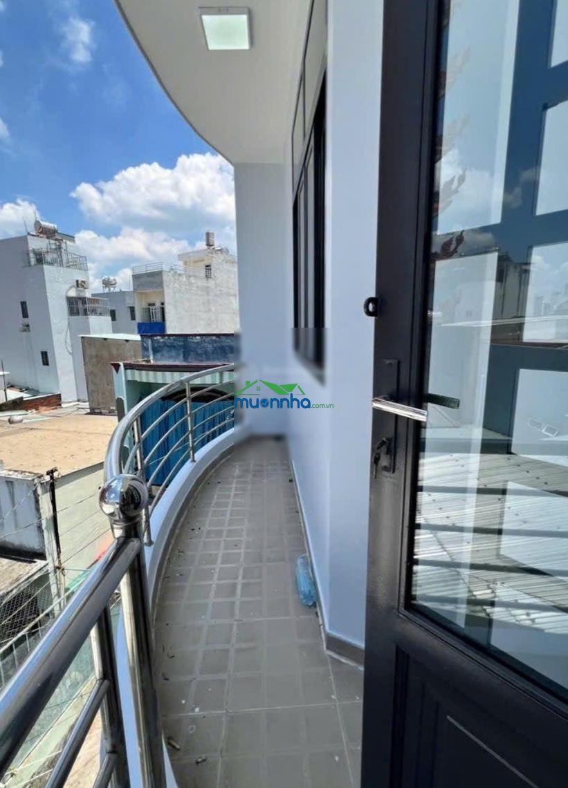 Bán nhà sửa mới đẹp ở liền 4 phòng ngủ, hẻm xe hơi, shr, chỉ 3.x gần cầu vĩnh mậu, đường bình đông