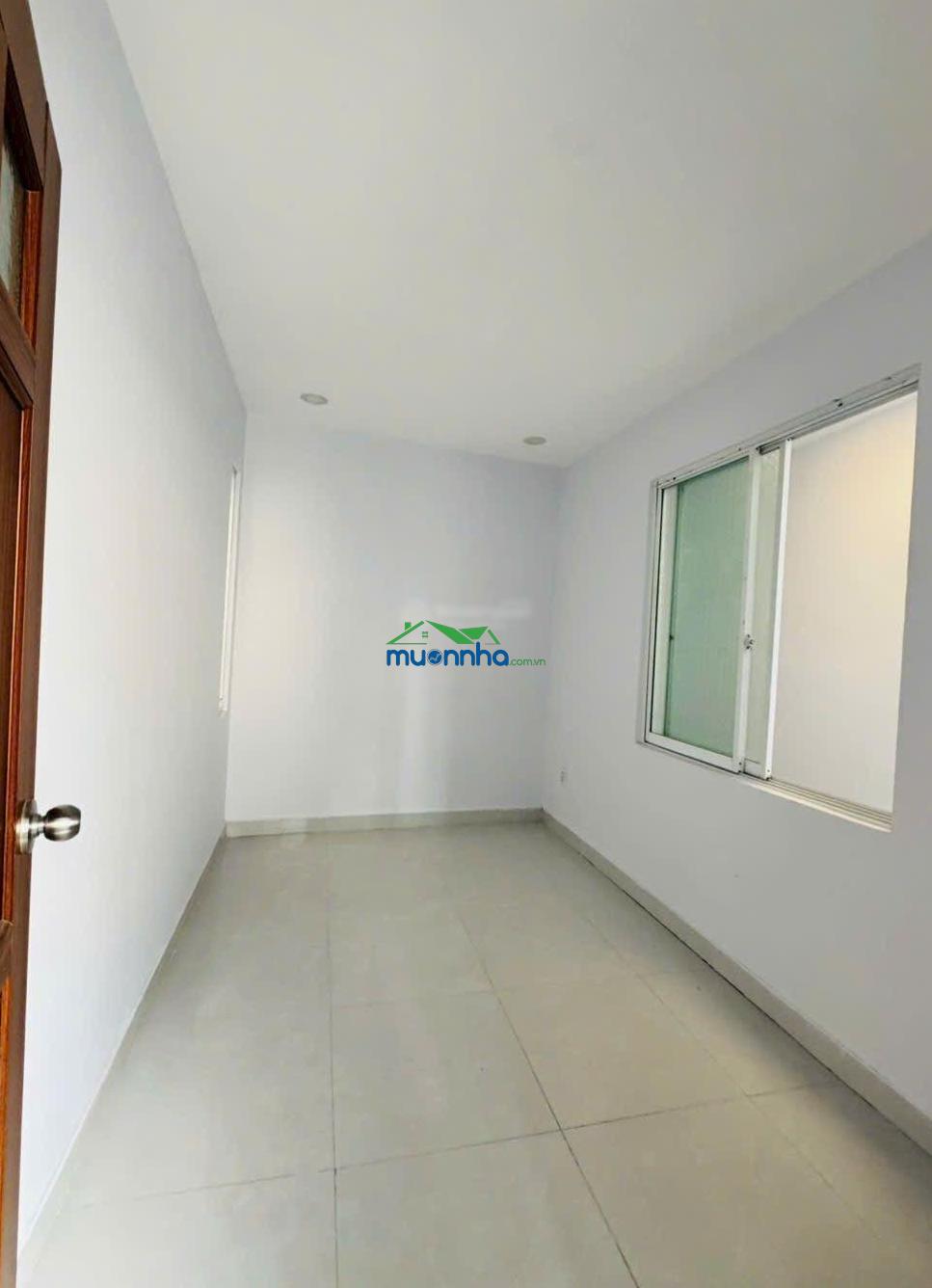 3,75 tỷ - nhà 2 tầng, 2 pn - ngay ngã tư thủ đức