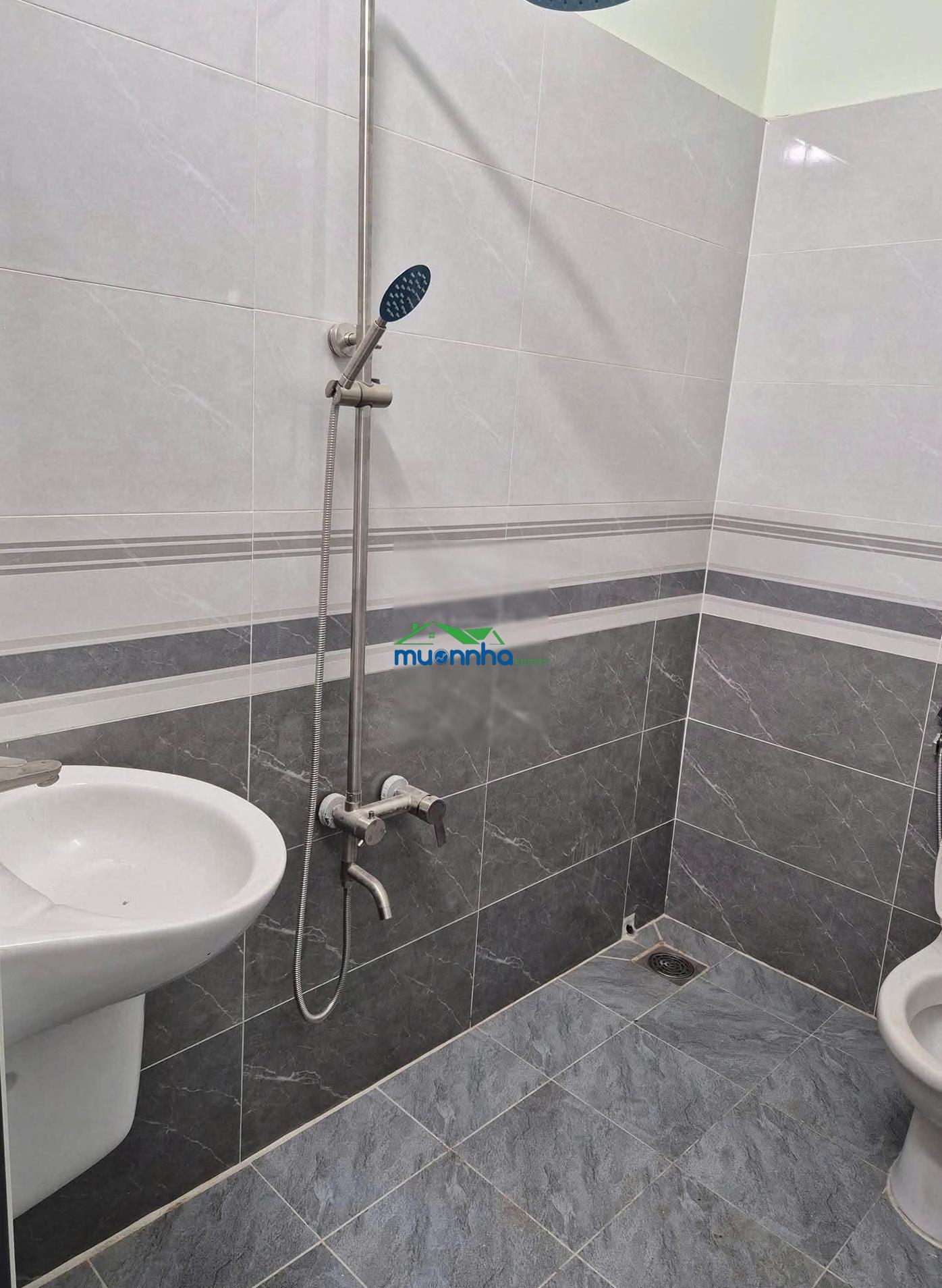 Bán nhà mái thái mặt tiền hướng ra chợ phú lạc bình chánh (5x17m)