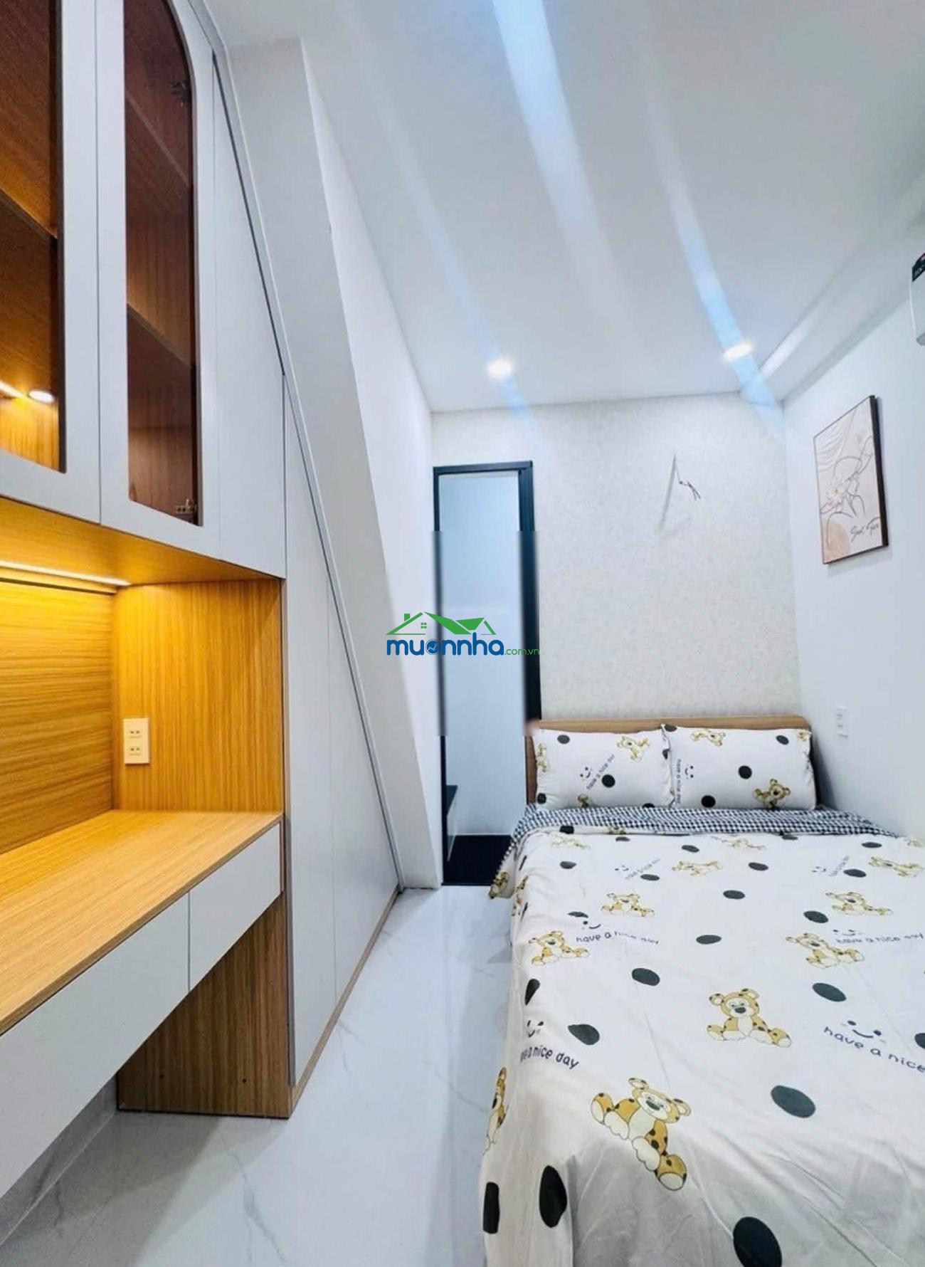 Chỉ 2 tỷ *** nằm ngay vị trí đẹp ở khu ẩm thực phan xích long shr. dtsd 45m2.