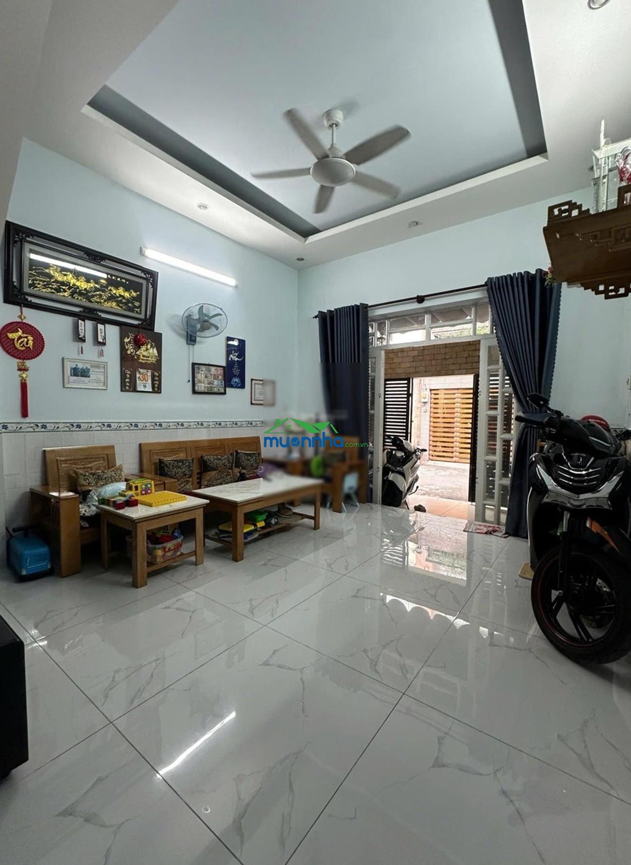 Nhà hiếm ô tô đỗ cửa ngay đình phong phú