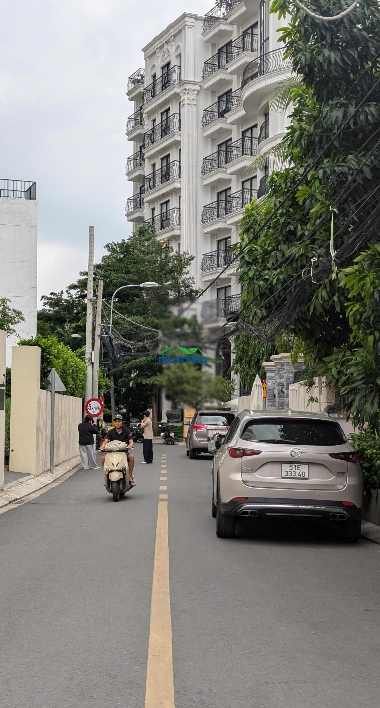 Bán nhà diện tích 1800m2, ngang 40m, mặt tiền ngay quốc hương, thảo điền. đơn giá chỉ 195 triệu/m2 - 3
