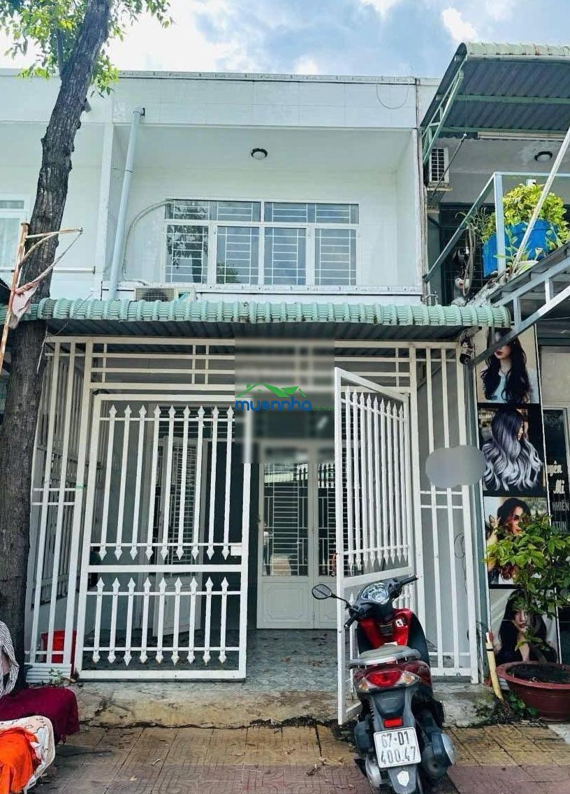Dọn vào ở ngay nhà ngay chợ bờ ngựa giá tốt chưa đến 2tỷ - 3