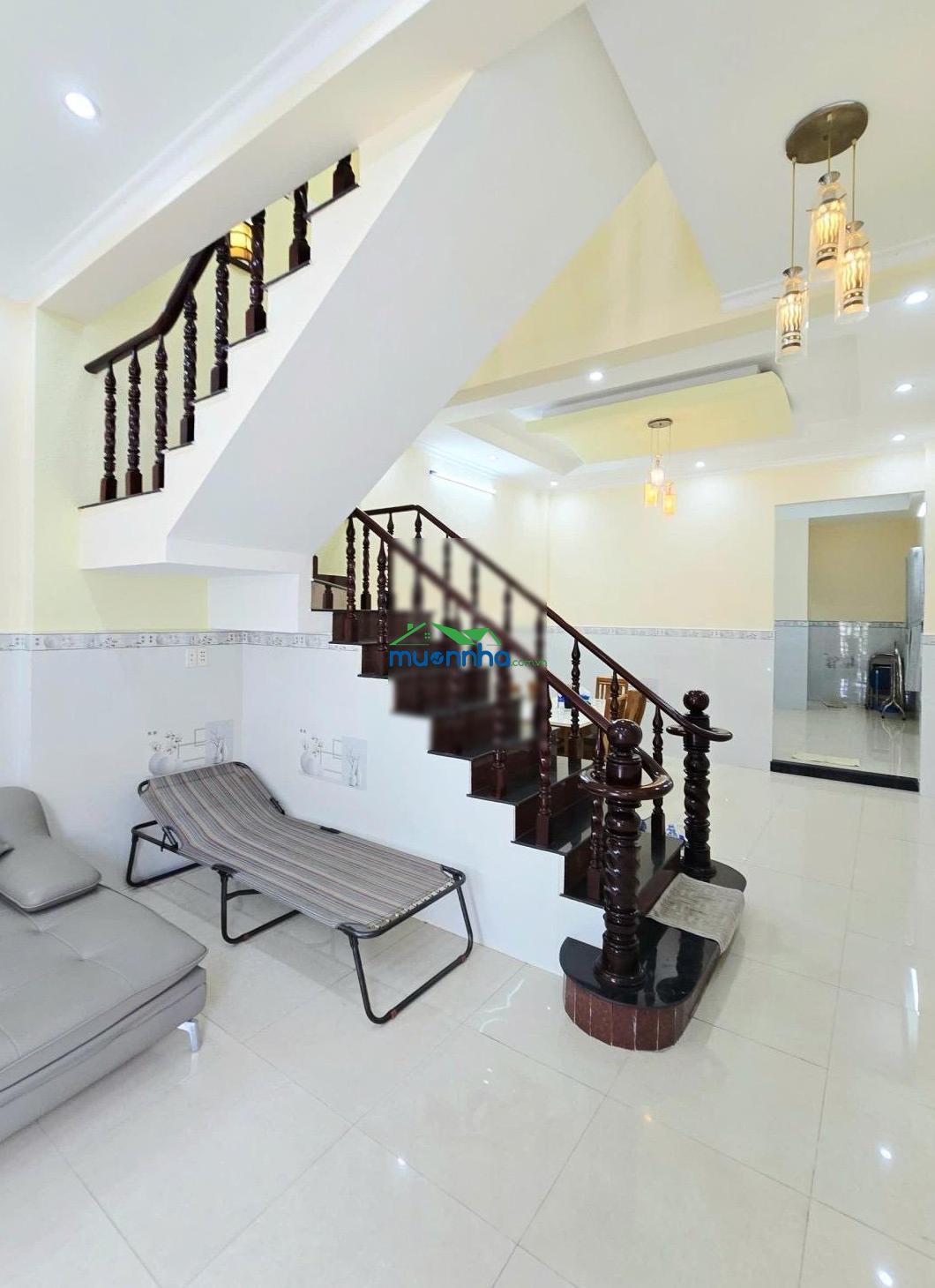 Đại hạ giá oto ngủ trong nhà hẻm 1/ cách 1 căn là tới địa chỉ - giá 1 tỷ 850