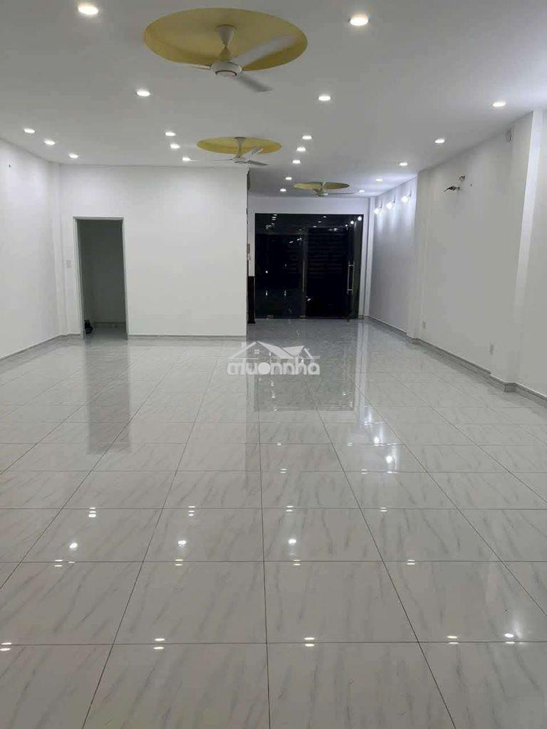 Nhà mt 1 trệt 3 lầu vị trí đắc địa có thang máy - 3