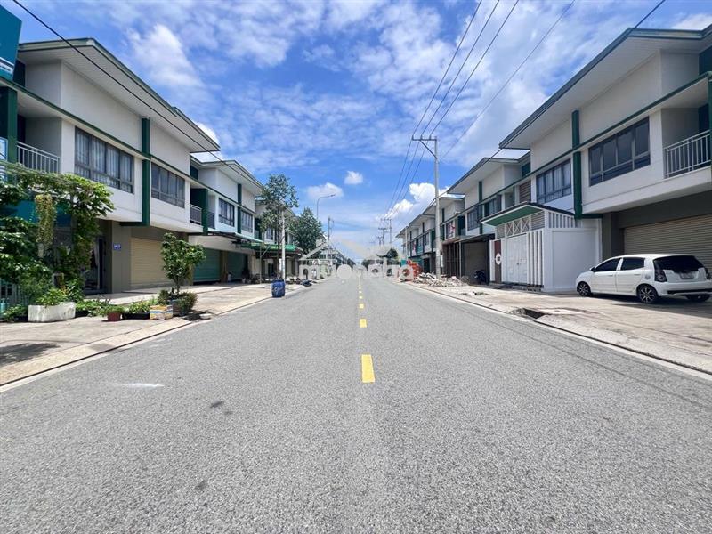 Cần tiền bán gấp căn shophouse 2 tầng kđt oasis, shr ,giá 1,75 tỷ
