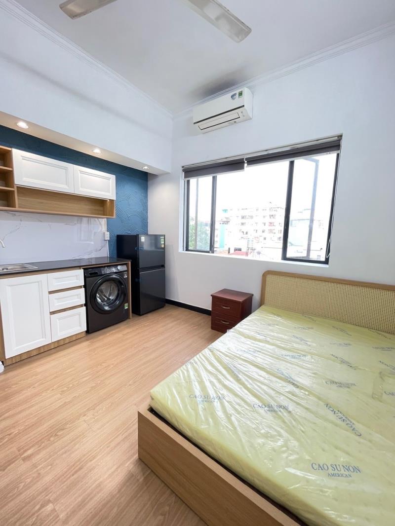 Cho thuê căn hộ có máy giặt riêng, cửa sổ trời gần ngã tư phú nhuận