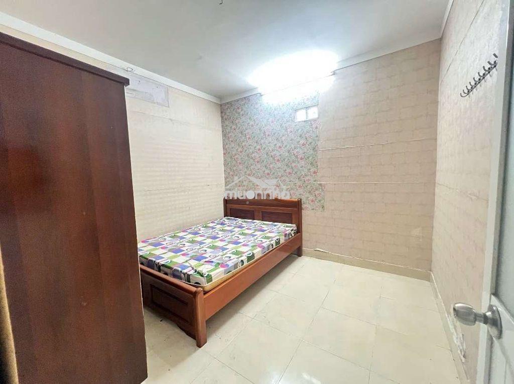 Nhà đường oto, dt:4,5x18m, có phòng ngủ dưới. - 3
