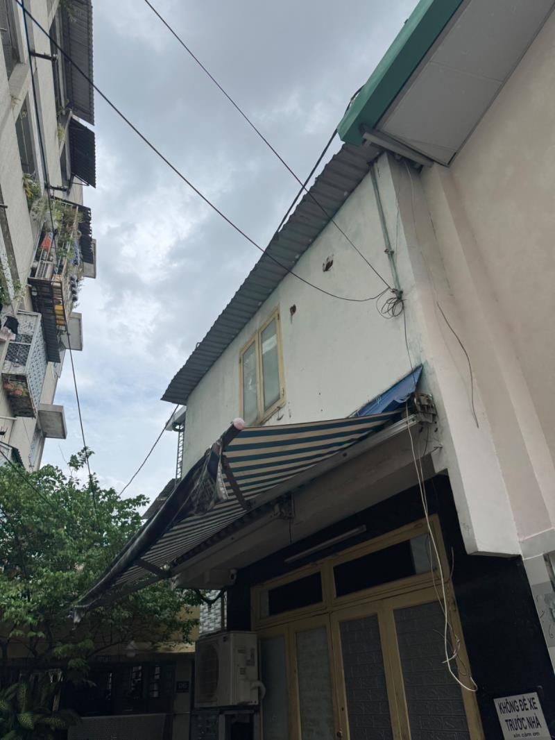Cho thuê lầu 1 lối đi riêng cư xá đường sắt, lý thái tổ, q.3 (p. bàn cờ) giá 3tr5/tháng
