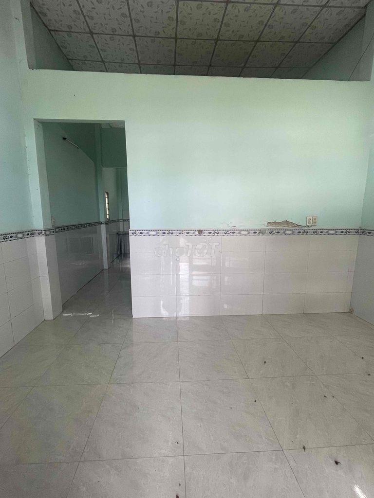 Cho thuê nhà mt hẻm sân rộng gần đông tăng long - 3