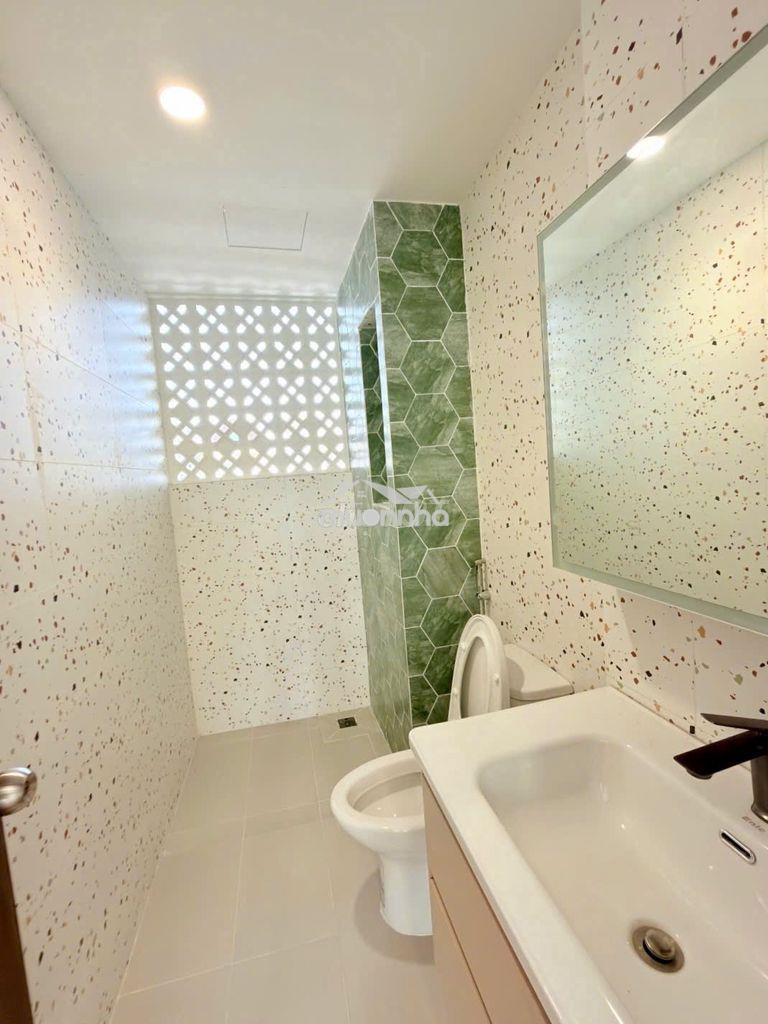 Bán nhà mới btct 5 tầng quận 5 sát quận 1 - 4