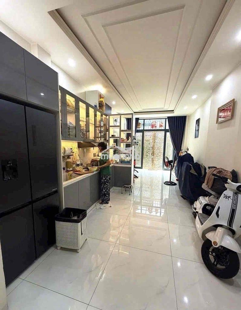 Chủ gấp - 4 tầng ở ngay lâm văn bền - 45m2 nở hậu - 5.x tỷ