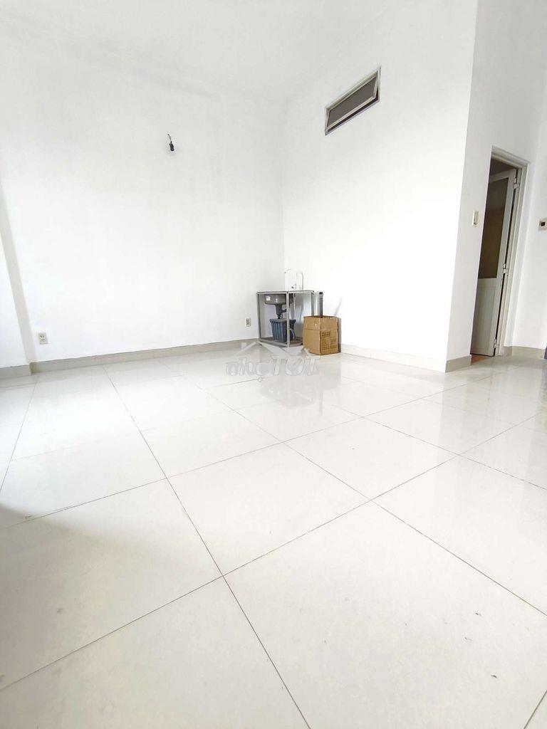 Siêu phẩm 2pn ban công, ml gần chợ đầu mối - 4