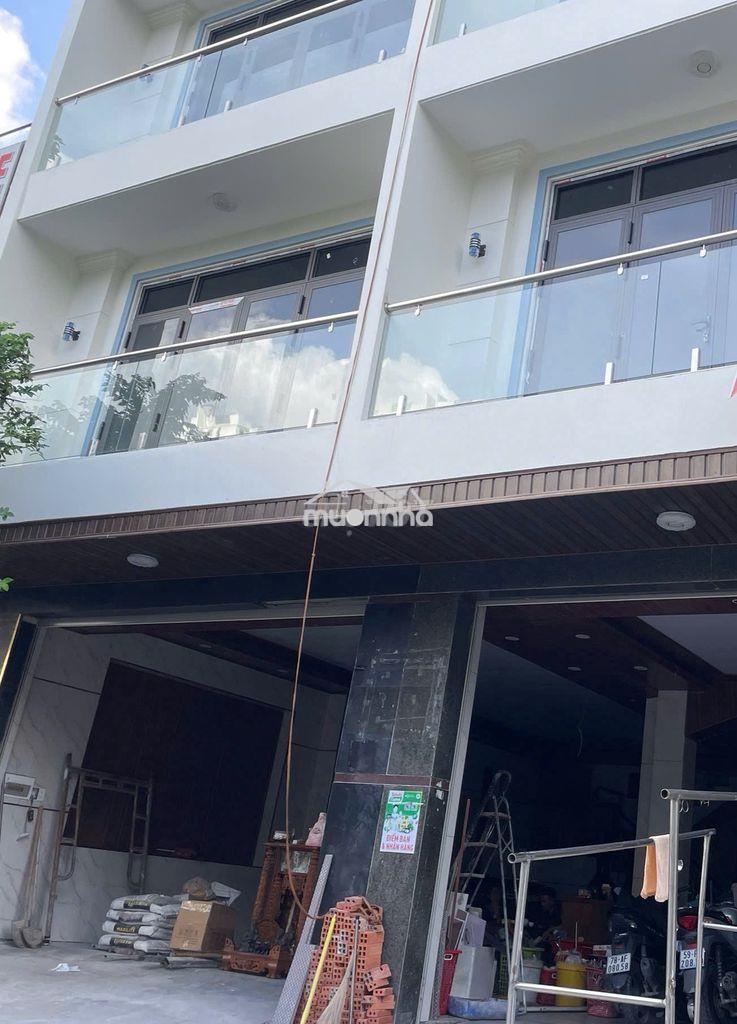 Cho thuê nhà nguyên căn 10 x 20, t+3l, có thang máy