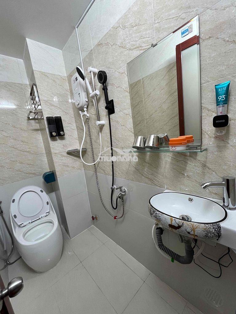 Cho thuê phòng 20m2 mặt tiền 6 hồ hảo hớn,q1 - 4