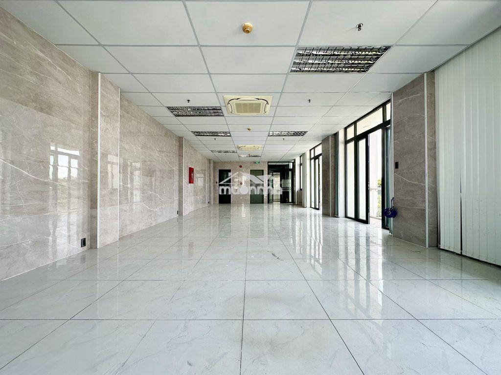 Văn phòng 65m2 ở vạn phúc, xuất vat, pccc, hầm xe có bảo vệ. giá 13 tr - 2