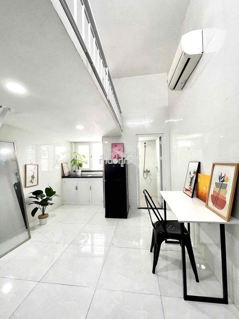 Khai trương căn hộ có gác cửa sổ lớn ngay chợ bà chiểu - 2
