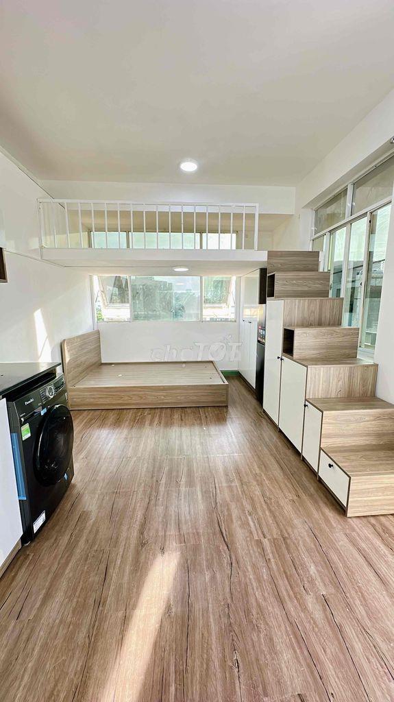 Phòng mới xây có ban công cửa sổ trung tâm tân bình