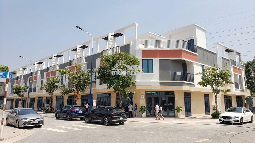 Giá thật- 3 tỷ -3 tầng- sổ hoàn công - bảo vệ 24/7- công viên riêng - 2