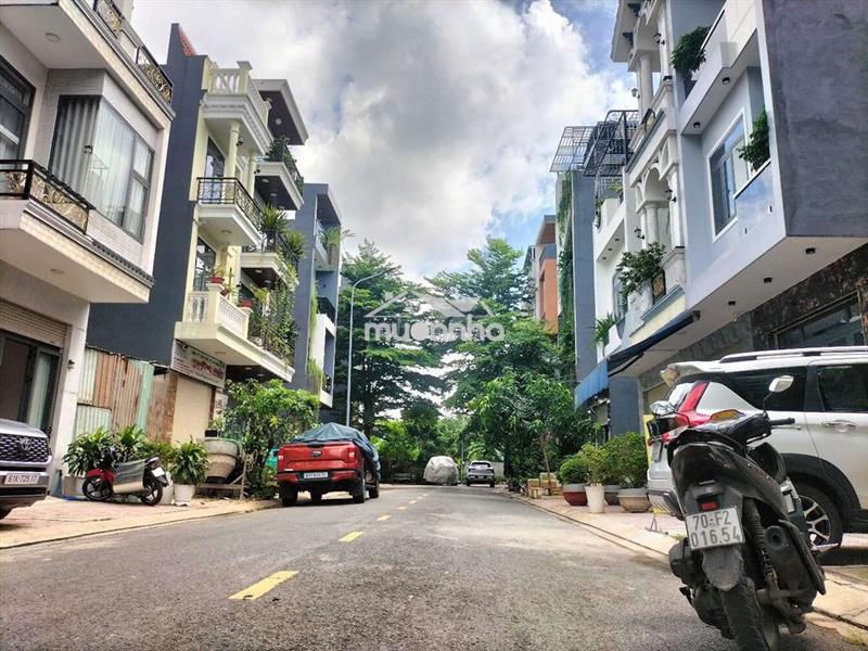 🆘🆘 Rẻ thật ạ có 8,5t thôi 3lầu 5p ngủ. rất rất nhanh mới kịp ạ 