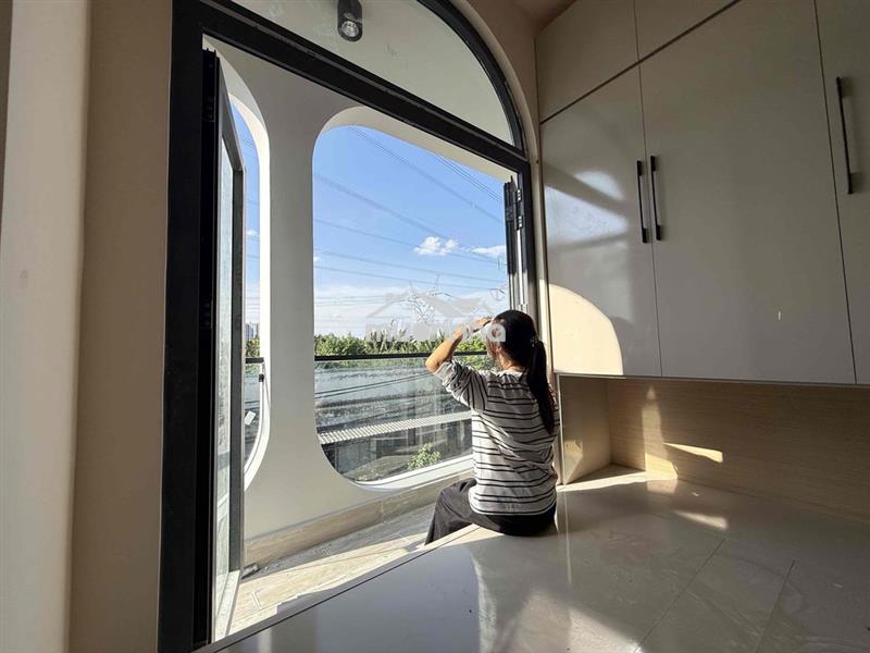 Studio ban công nằm gần trung tâm quận 7 và tiện qua tdtu