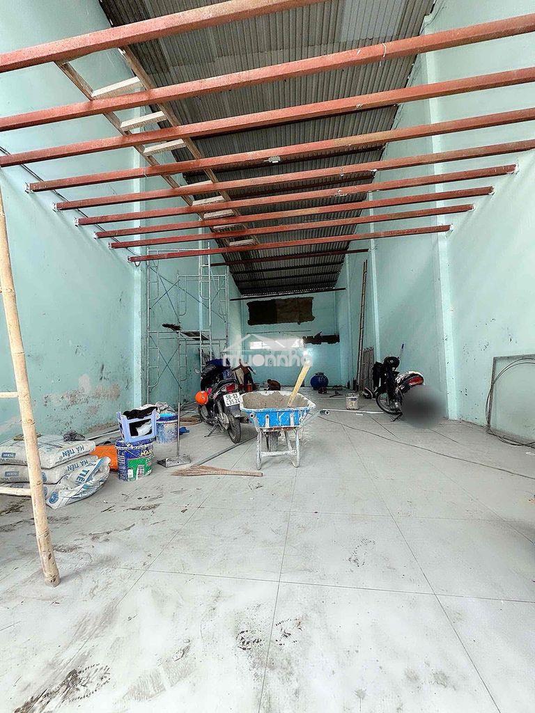 Nhà kho 6 x 20 1 lửng 9m ,hẻm 7m thông,kênh nước đen