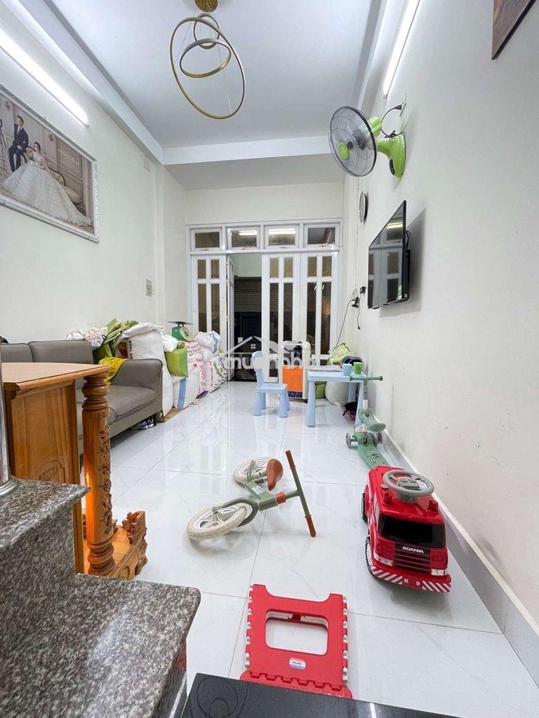 Bán nhà 4 tầng ở p11 - 42m² - 4pn - nhỉnh 5 tỷ  - 2